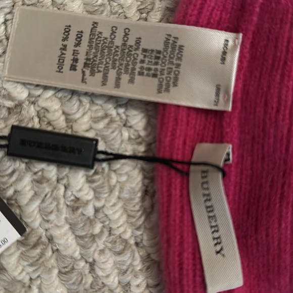 NWT women's Burberry hot pink beanie winter snow hat w Burberry design front - Picture 6 of 9